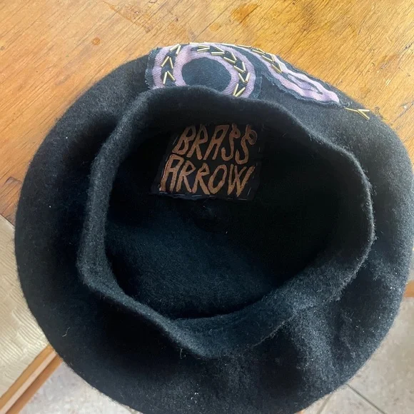 Limited run custom black beret with pink snake - Picture 4 of 4